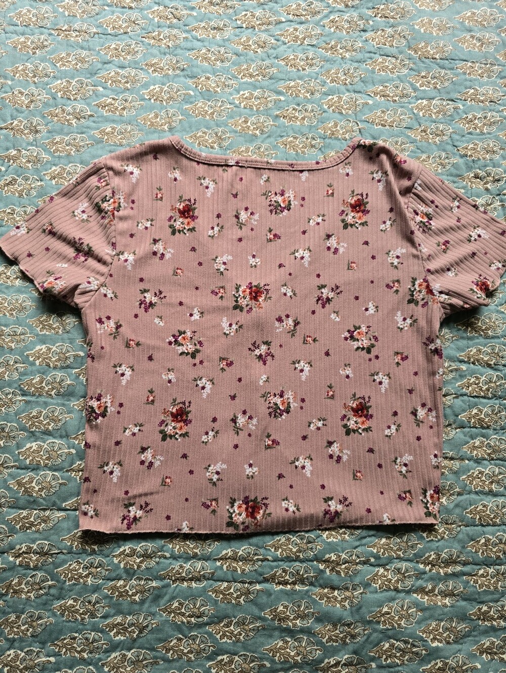 Cropped Floral Ribbed V-Neck Button Top Women's Fits Size Small - Picture 2 of 2